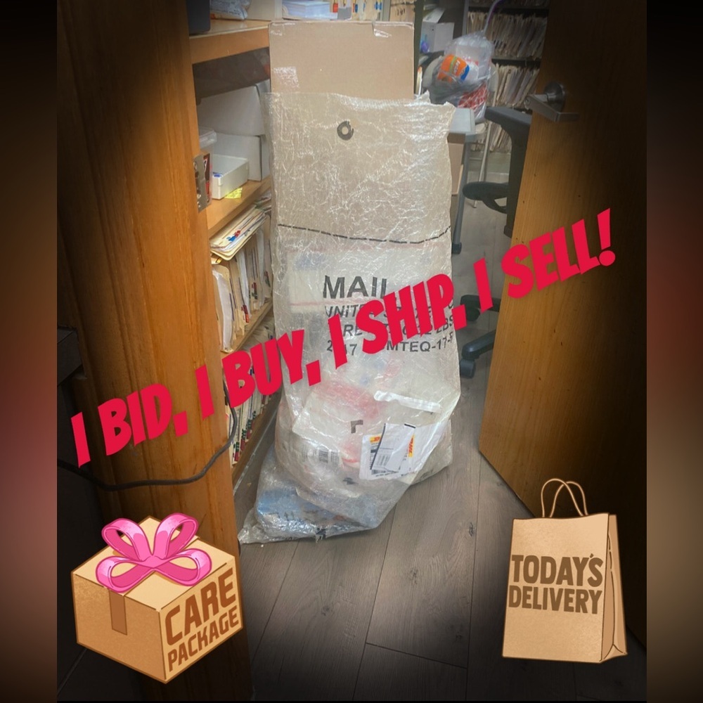 🚨SHE IS LIVE🚨 like to be notified….. - Picture 6 of 10